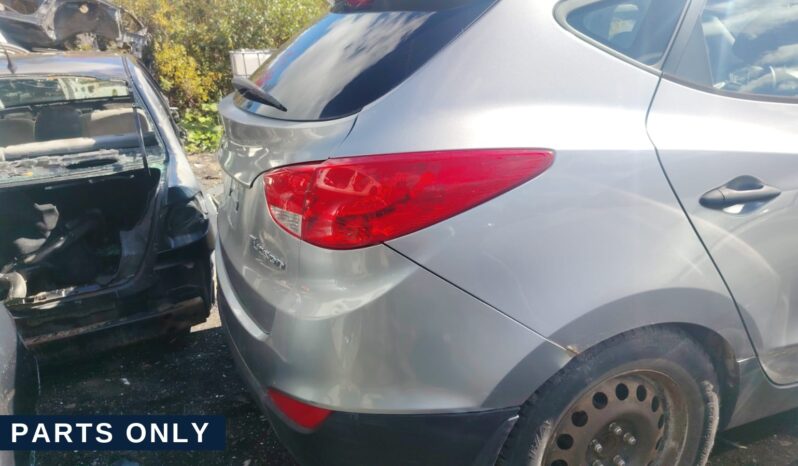 
								2011 HYUNDAI Tucson FWD SUV full									