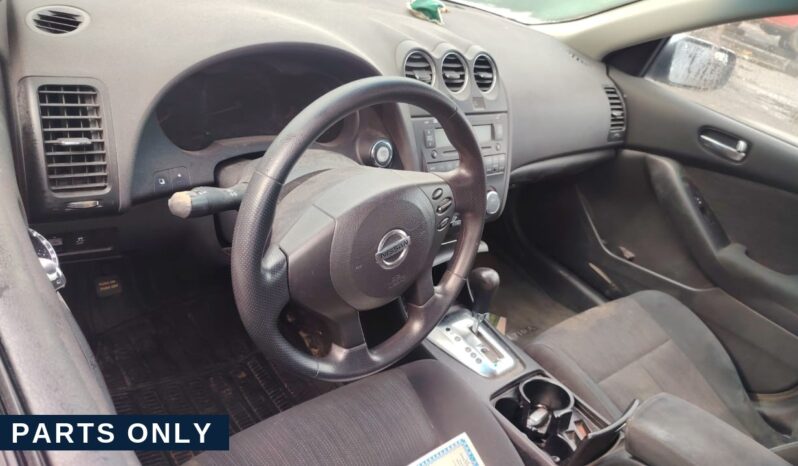 
								2011 Nissan Altima full									